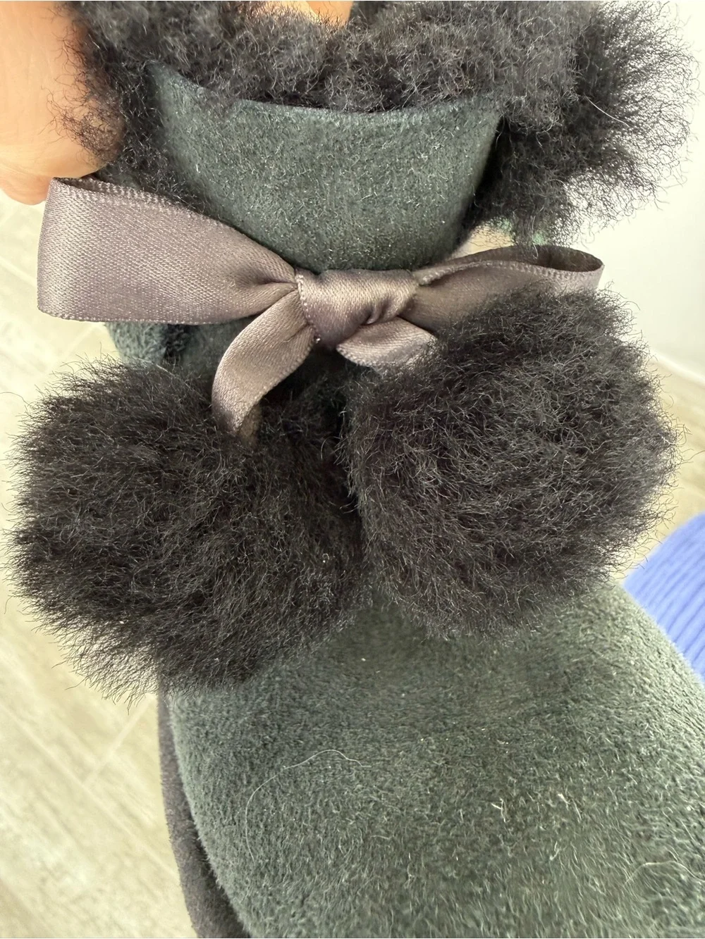 UGG Bailey Bow (older style) Size 8 Booys Black Girl Winter Back to school fall
